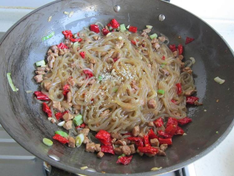 干煸粉条步骤11