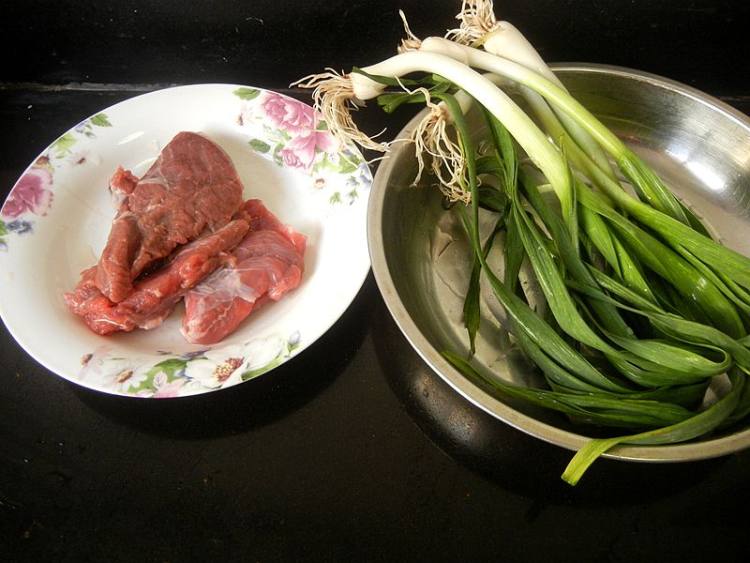 青蒜炒羊肉步骤1