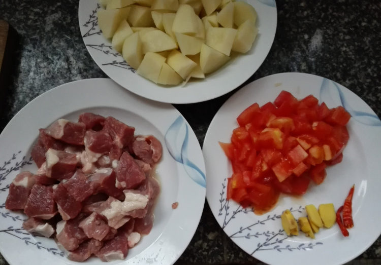 新疆土豆烧羊肉步骤2
