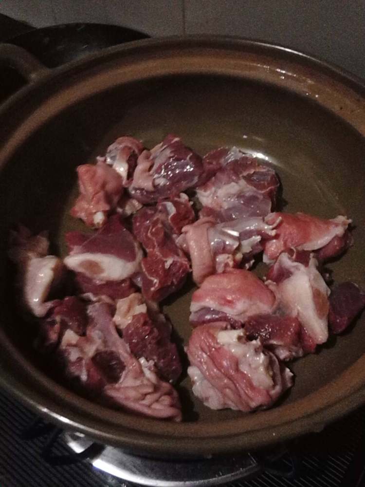 栗子红枣焖羊肉步骤1