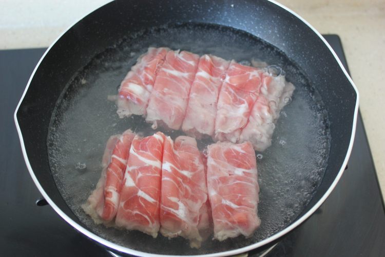 铁板孜然羊肉卷步骤3