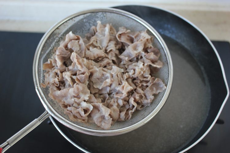 铁板孜然羊肉卷步骤5