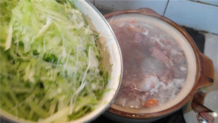 羊肉萝卜粉丝汤步骤11