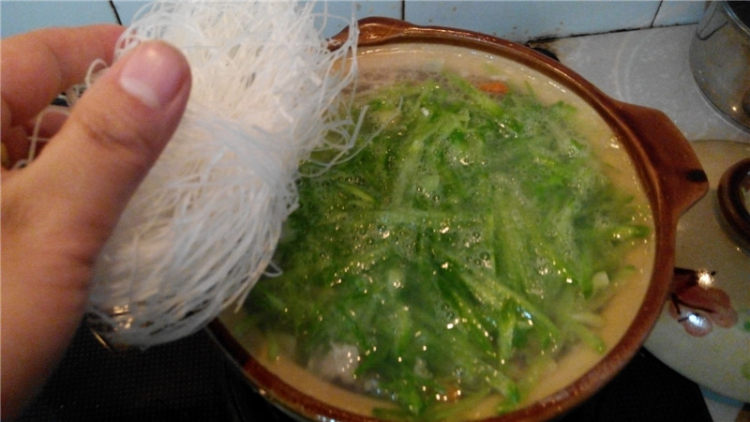 羊肉萝卜粉丝汤步骤12