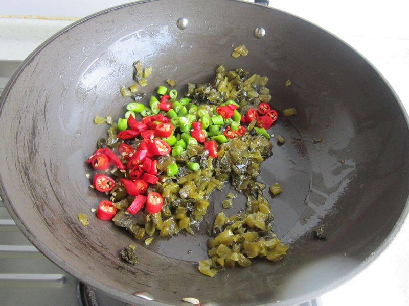 酸菜羊肉末步骤7
