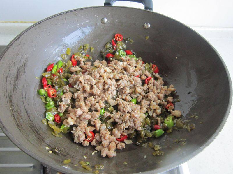 酸菜羊肉末步骤8