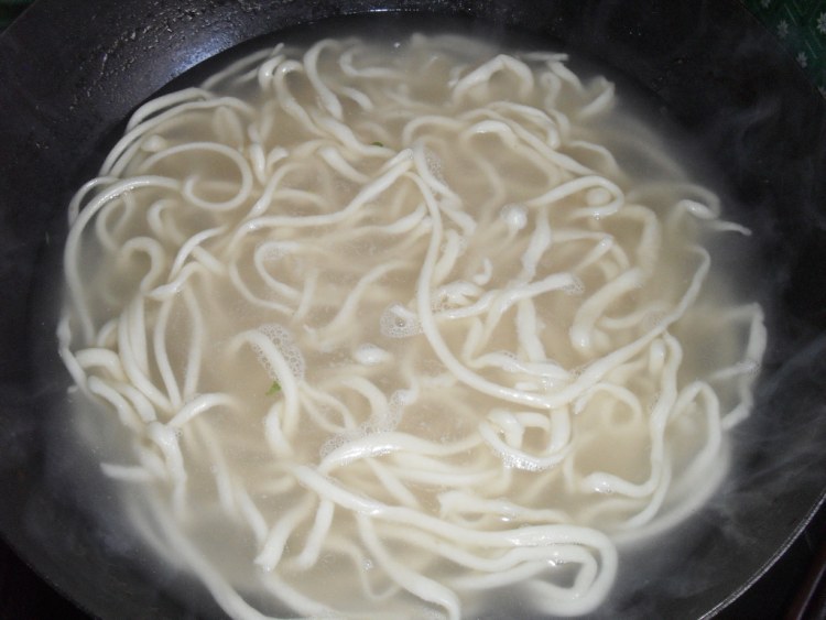 杂蔬炒肉拌面步骤9