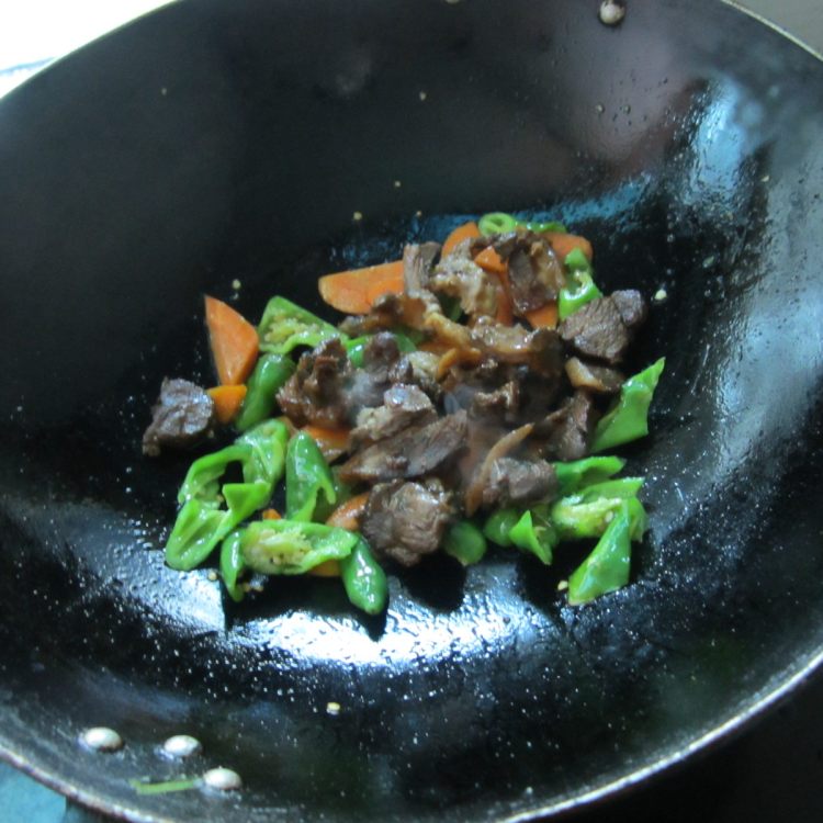 红萝卜炒羊肉步骤8