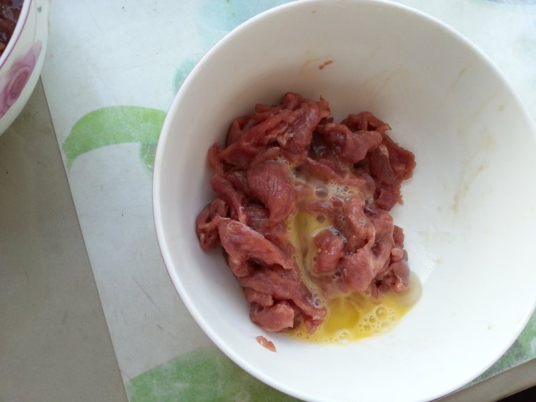 羊肉炒青椒步骤3