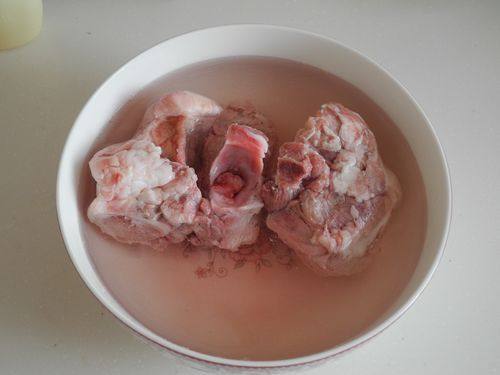 奶汤肉滑火锅步骤1