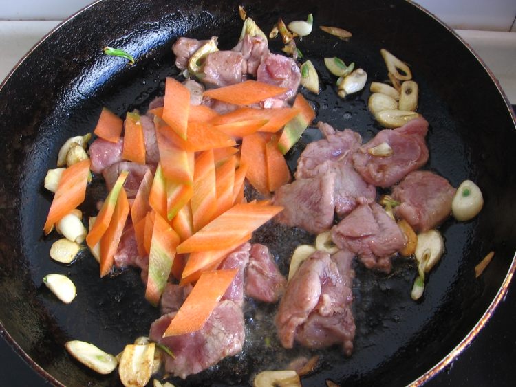 蒜香羊肉步骤7