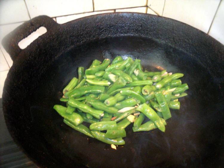 羊肉豆角焖面步骤7