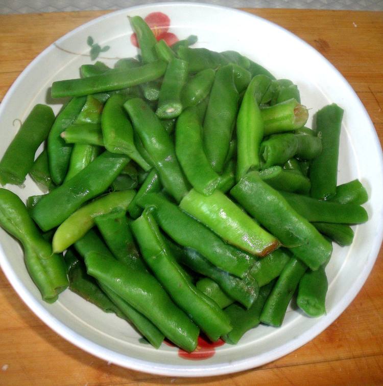 羊肉豆角焖面步骤3