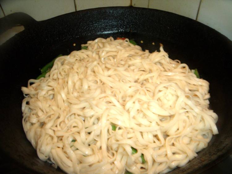 羊肉豆角焖面步骤10