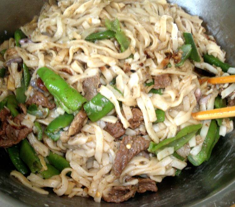 羊肉豆角焖面步骤12