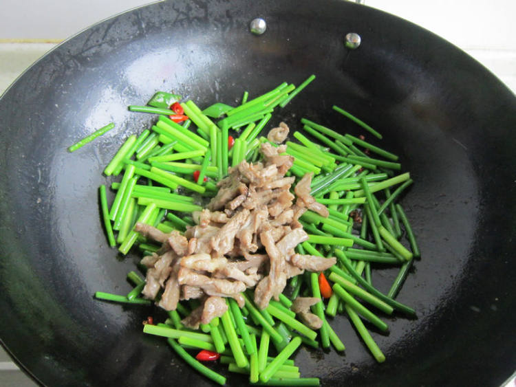 蒜薹羊肉丝步骤8