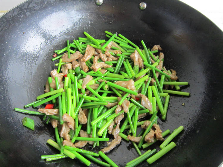 蒜薹羊肉丝步骤12