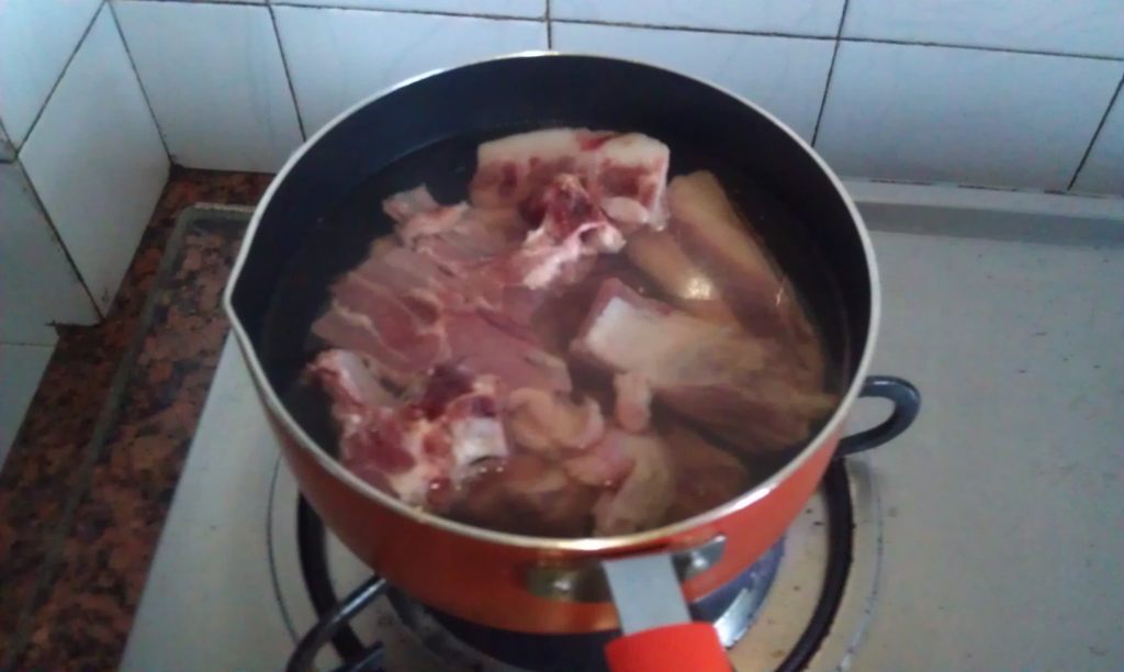 黄芪当归羊肉汤步骤2