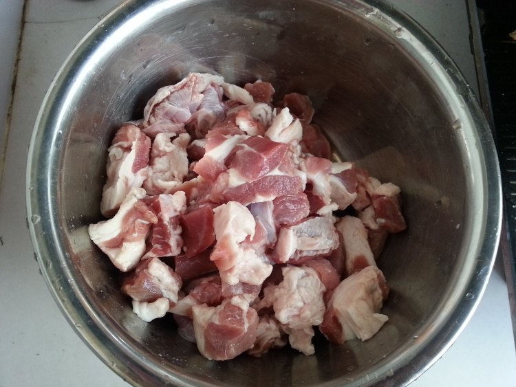 莲藕山药闷羊肉步骤1