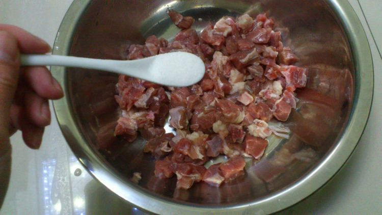 香辣羊肉串步骤1