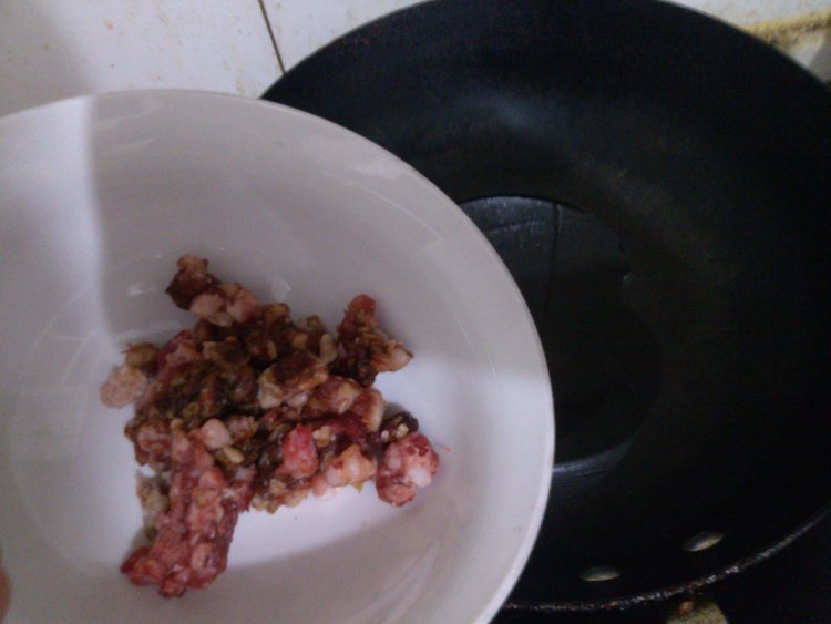 酱香豆腐炒肉步骤2