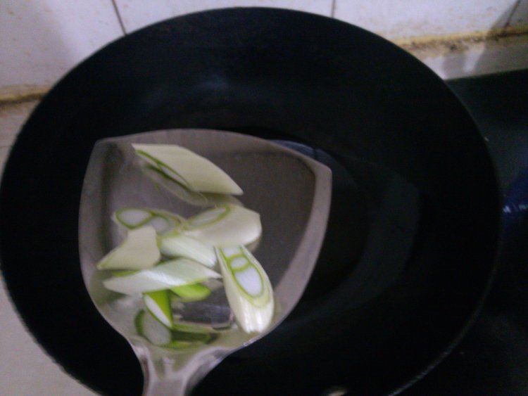 酱香豆腐炒肉步骤3