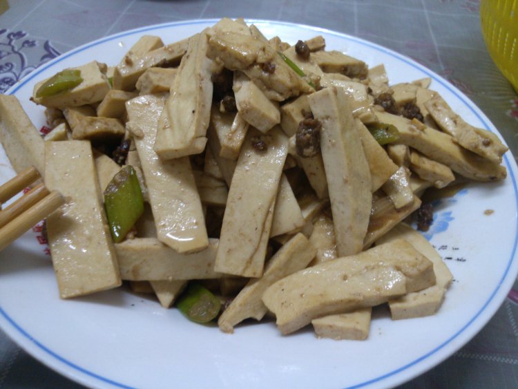 酱香豆腐炒肉步骤7