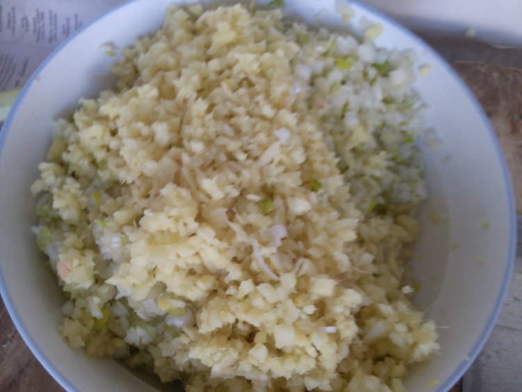 白萝卜水饺步骤1