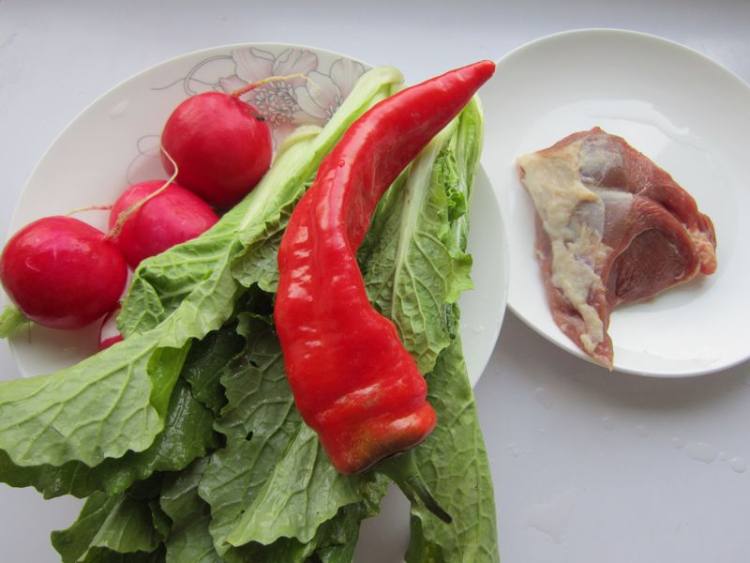 水萝卜毛白菜炒肉步骤1