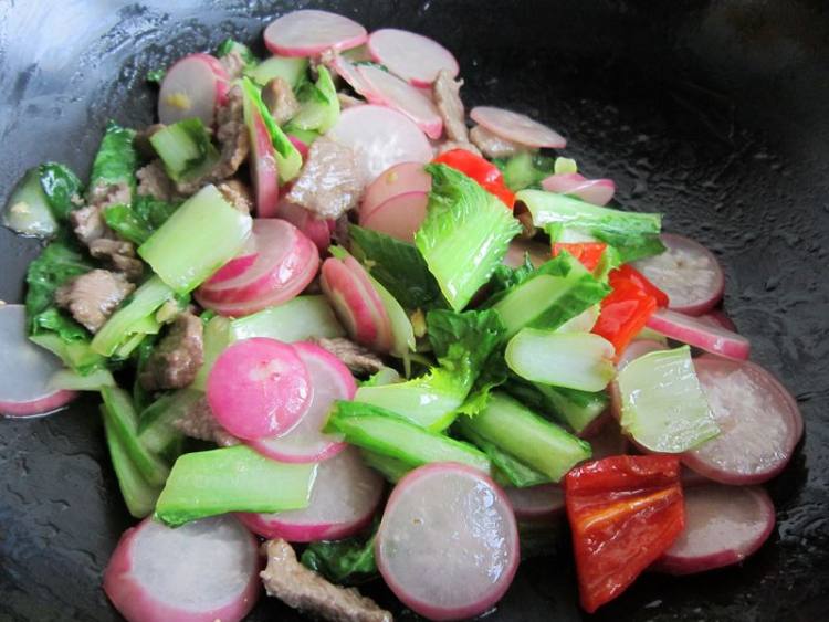 水萝卜毛白菜炒肉步骤13