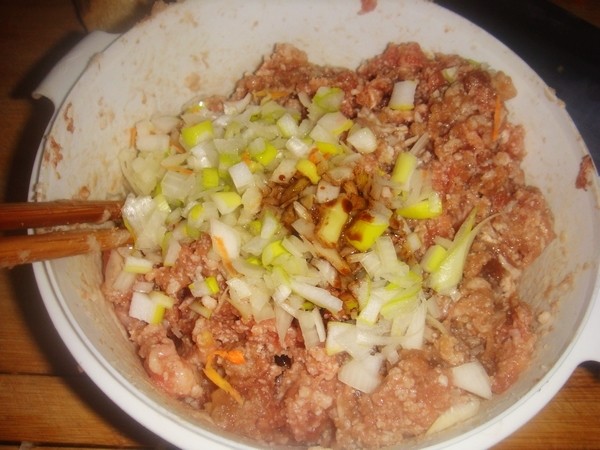 羊肉胡萝卜蒸饺步骤3