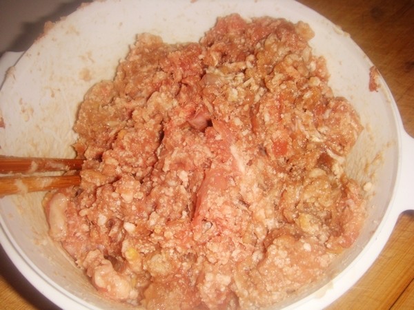 羊肉胡萝卜蒸饺步骤2