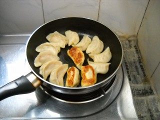 大葱羊肉锅贴饺子步骤10