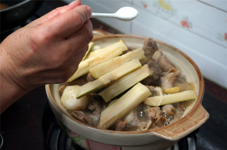竹蔗马蹄炆羊肉步骤12