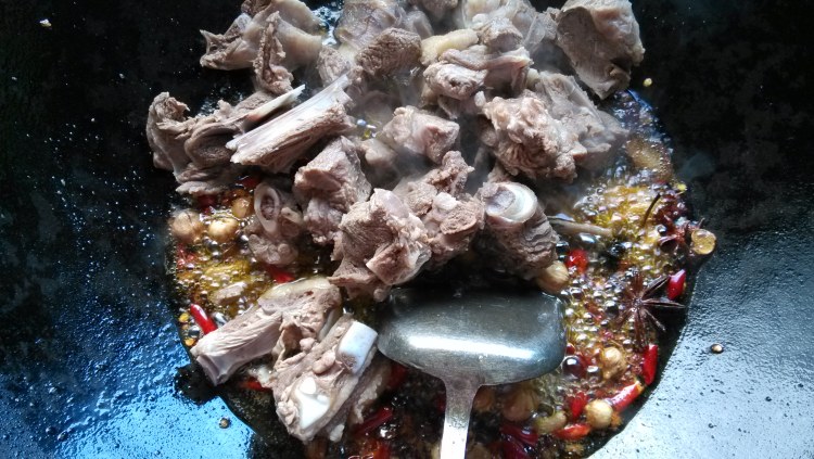 红萝卜烧羊肉步骤5
