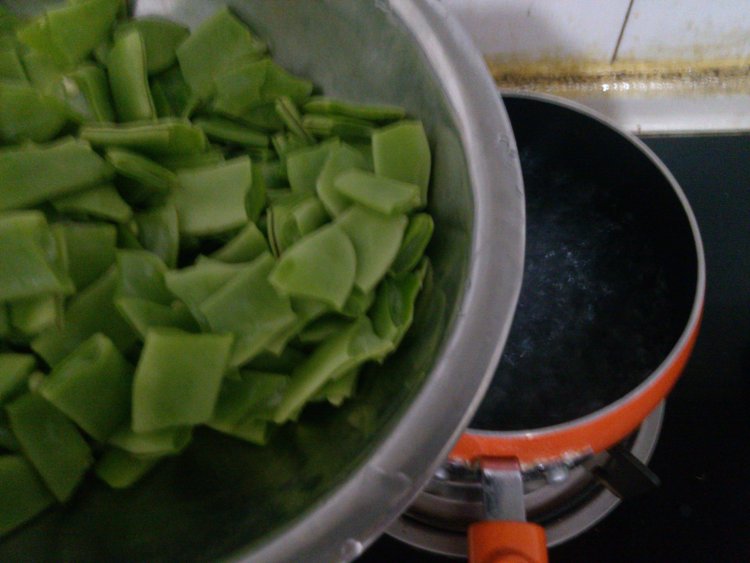 扁豆角炒肉步骤3