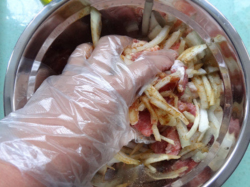 孜然烤羊肉串步骤3