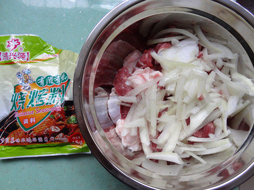 孜然烤羊肉串步骤2