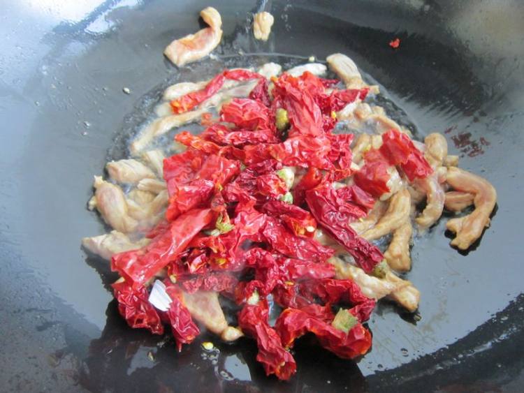 辣皮子滚肉拌面步骤9