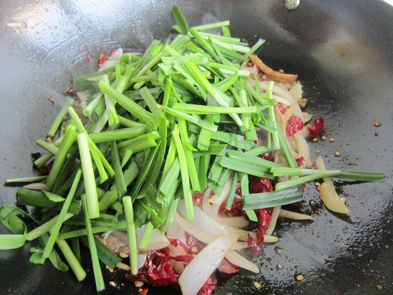 辣皮子滚肉拌面步骤13