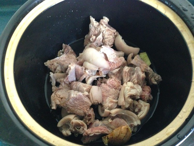 羊肉炖鸽子步骤5
