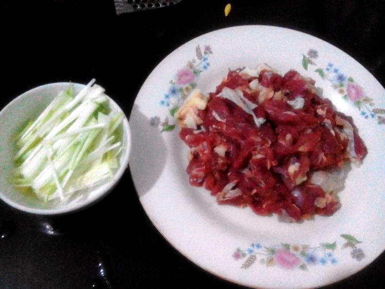 家常孜然羊肉步骤1