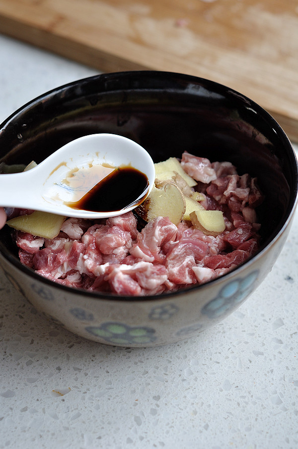 孜然羊肉火烧步骤1