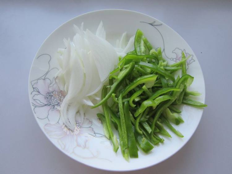 胡萝卜汁茄子拌面步骤6