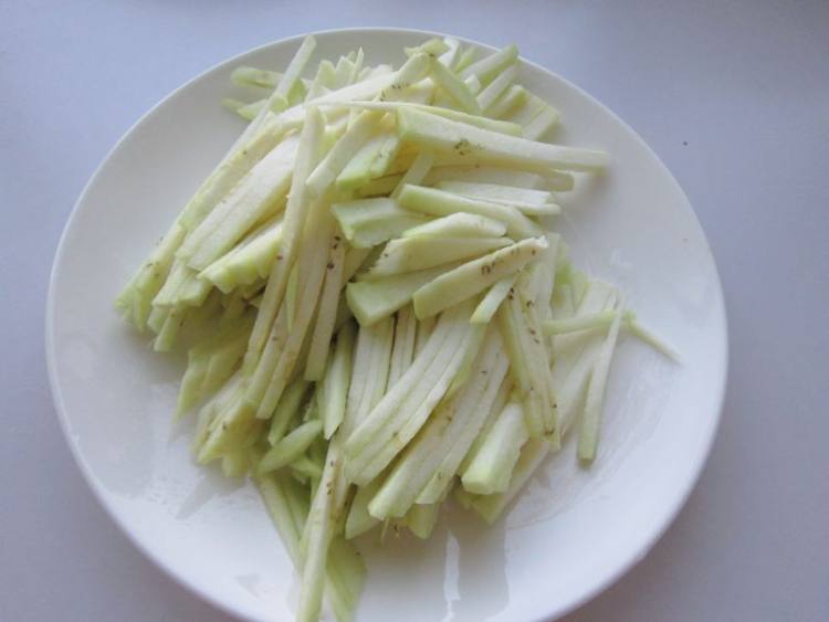 胡萝卜汁茄子拌面步骤8