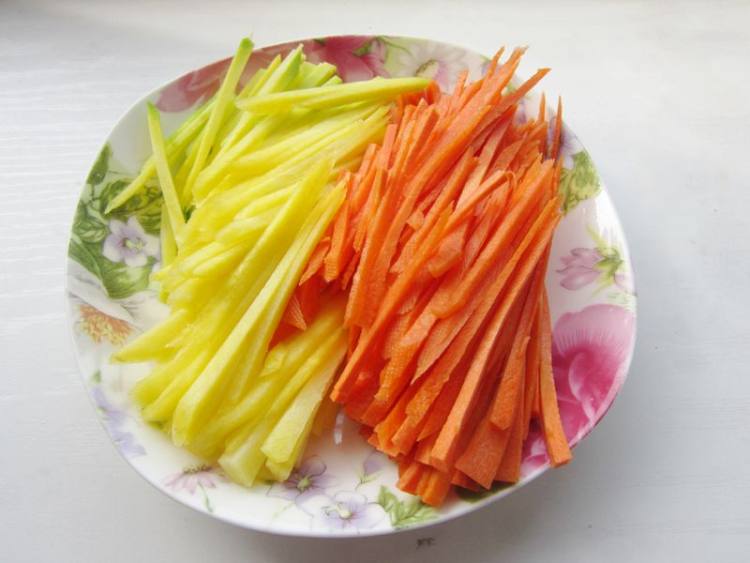 胡萝卜羊肉丝步骤2