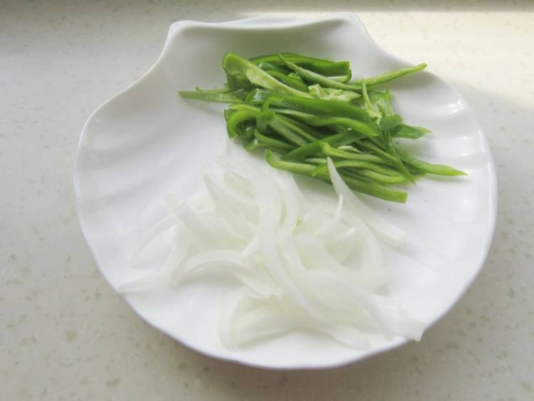 胡萝卜羊肉丝步骤3