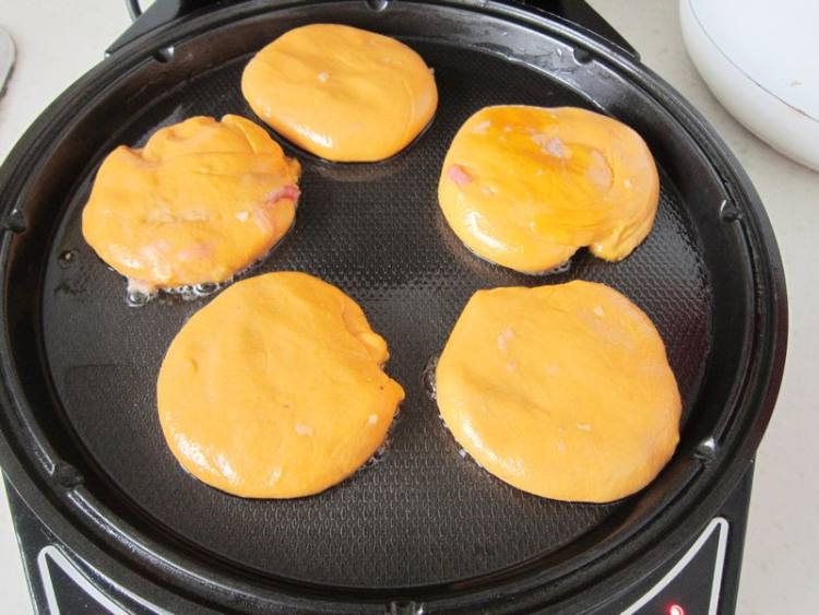 胡萝卜汁羊肉馅饼步骤13