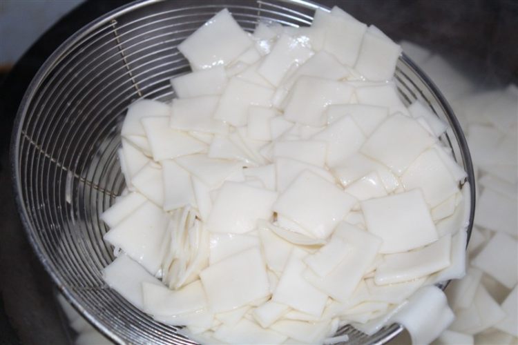 羊肉砂锅面片步骤15