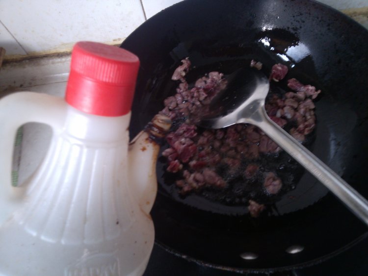 孜然羊肉炒豆芽步骤4